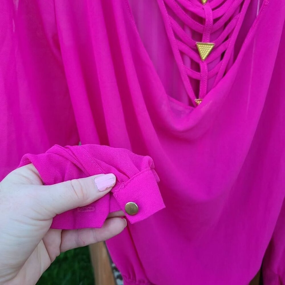 Gorgeous fuschia blouse with back detailing. - Picture 3 of 10